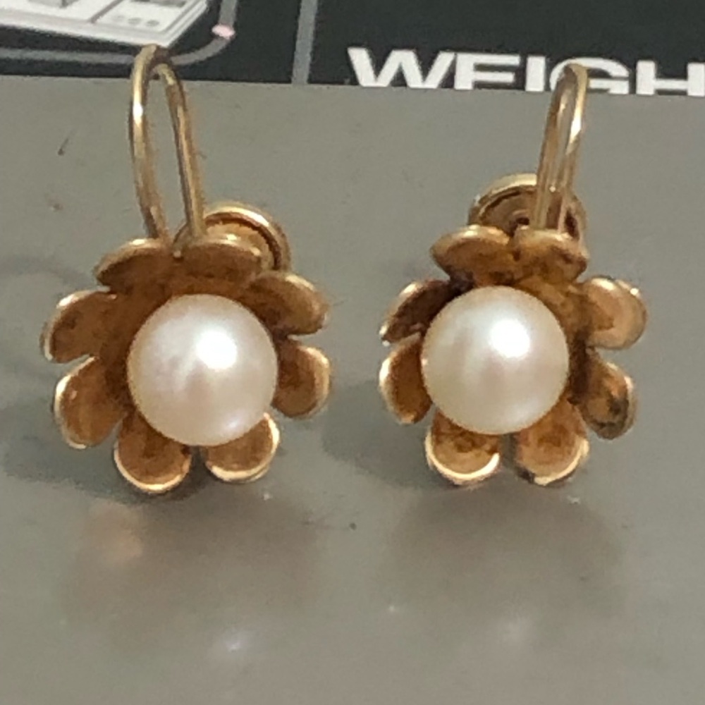 10K Yellow Gold Pearl  Screwback Earrings 2.35g